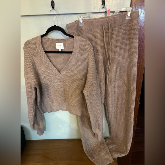 Pink Rose Sweater Set Top+Bottoms - Picture 1 of 1